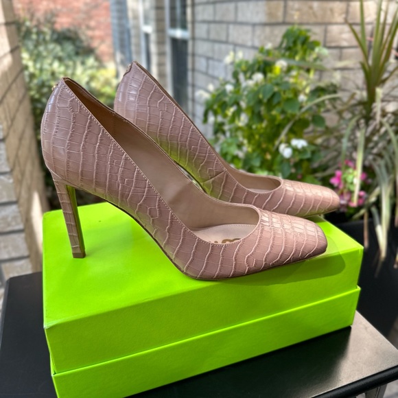 Sam Edelman crocodile print heel. - Picture 2 of 6